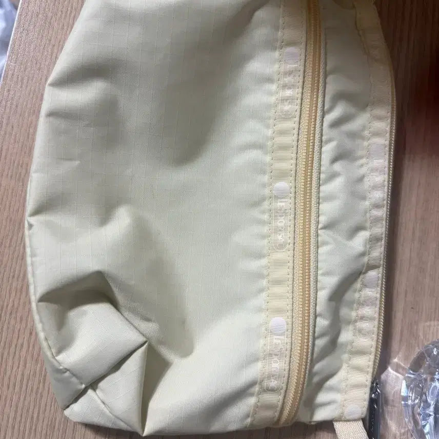 [BUNJANG] LeSportsac Yellow Pouch / 레스포색 파우치