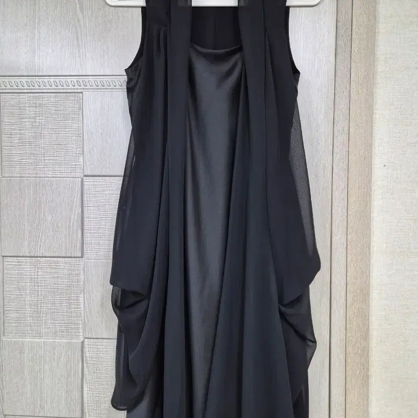 [BUNJANG] LINE BY LIN Black Dress / 라인 바이 린 블랙 원피스
