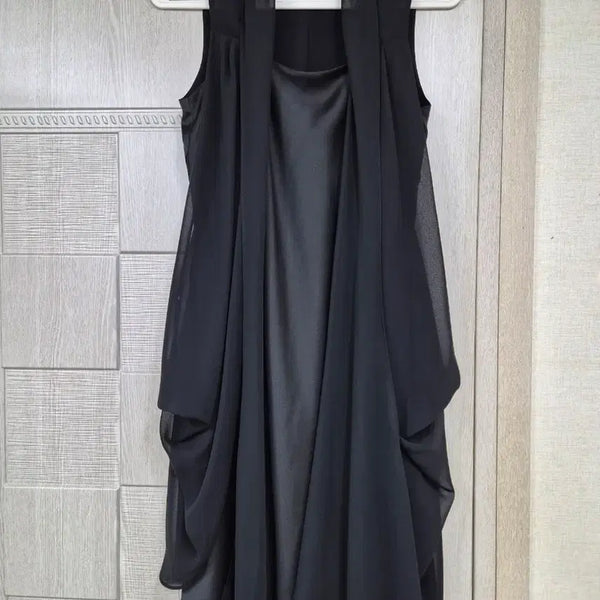 [BUNJANG] LINE BY LIN Black Dress / 라인 바이 린 블랙 원피스