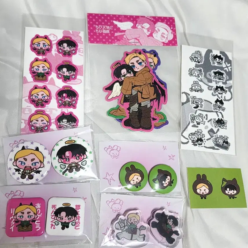 [BUNJANG] Attack on Titan Eruri (Erwin & Levi) Acrylic Standee, Pin Button, and Sticker Bundle Set (Sealed) / [미개봉] 진격의거인 진격거 에루리 코롯토 핀버튼 스티커 일괄 엘빈 리바이 에루리 굿즈 엘빈리바