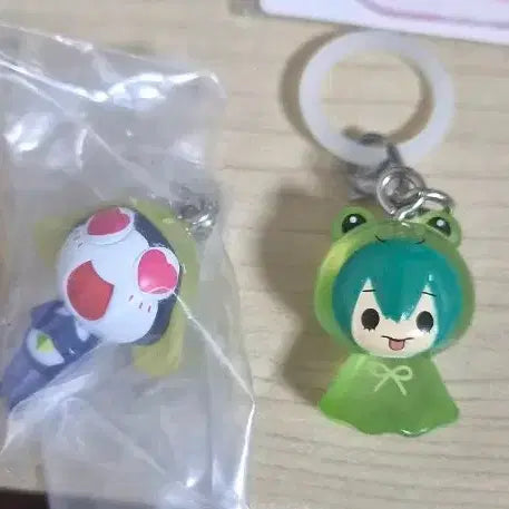 [BUNJANG] Keroro Tamama Keychain & My Hero Academia Tsuyu Asui Keychain Set / 타마마 메지루시 키링,나히아 아스이 츠유 판매