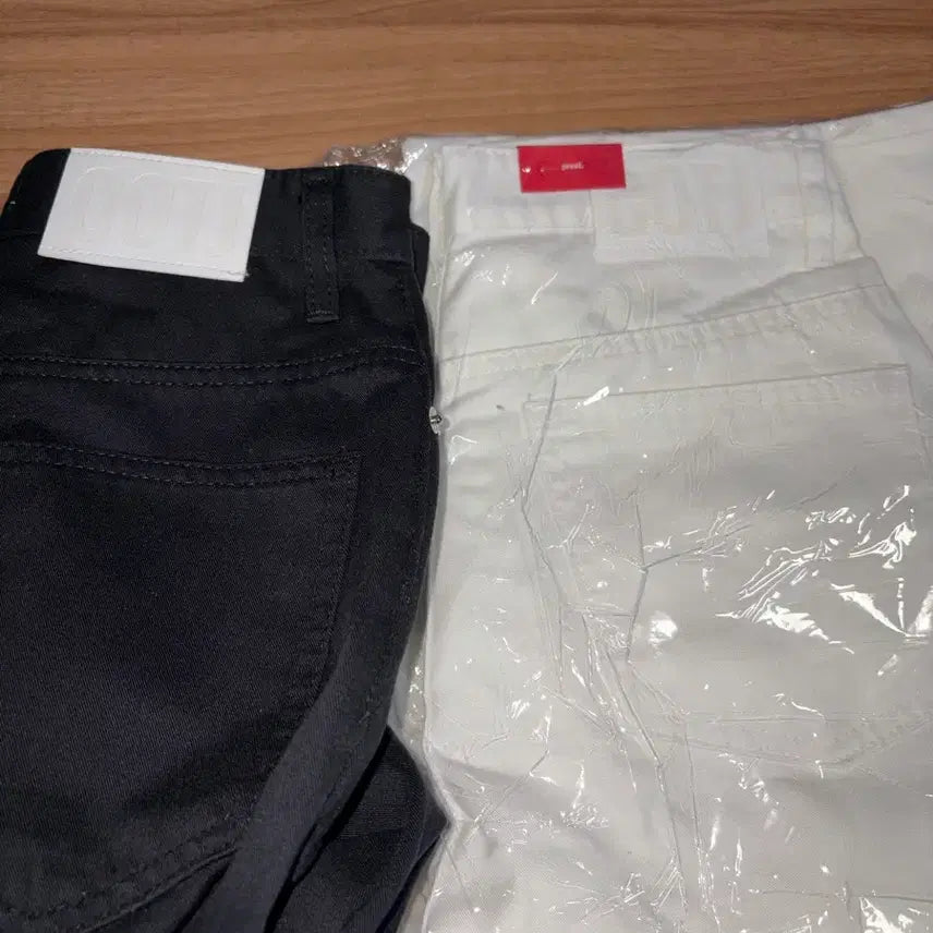 [BUNJANG] High-Waisted Semi-Wide Fit Pants (Black/White) / 새상품) *2개가격* ootj 블랙 화이트 팬츠
