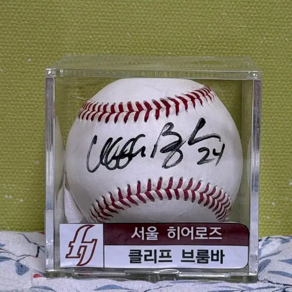 [BUNJANG] Cliff Broomba Signed KBO Official Baseball with Case / 브룸바 공인구 싸인볼+케이스