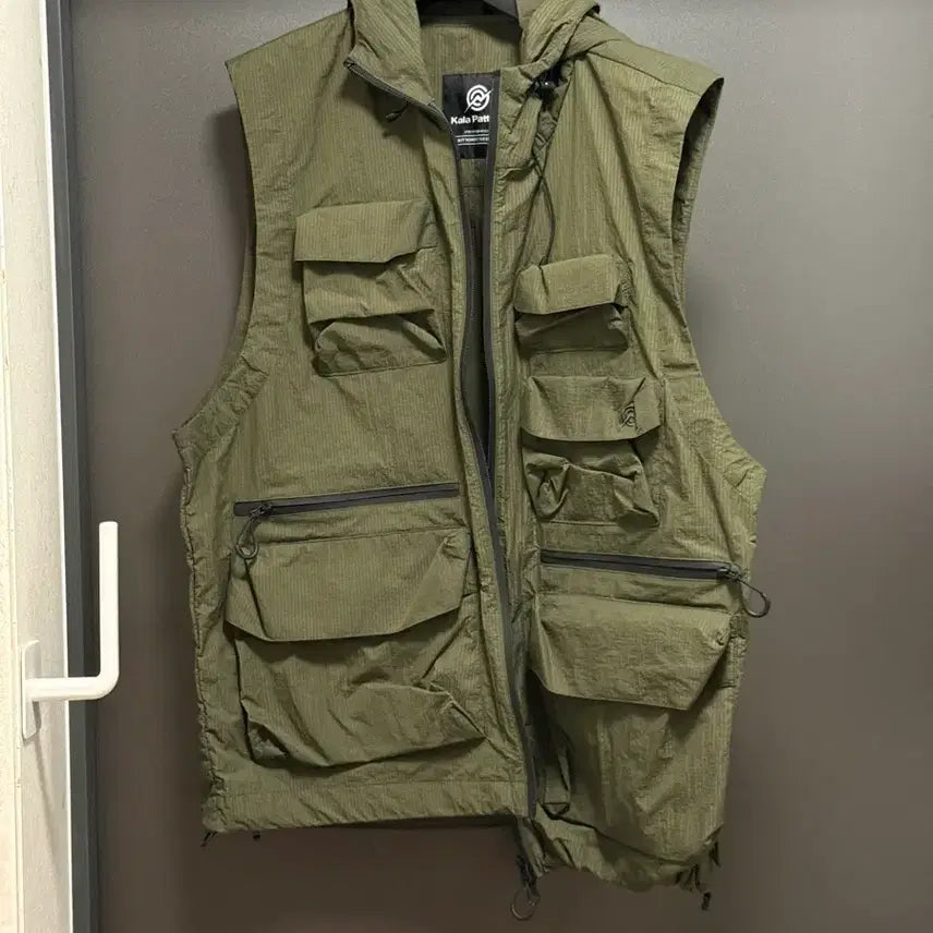 [BUNJANG] Kalapataar Multi-Pocket Nylon Hooded Vest Khaki / 칼라파타르 멀티포켓 나일론 후드 베스트 카키