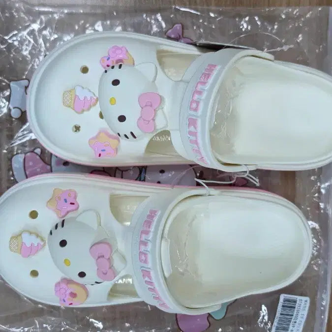 [BUNJANG] Hello Kitty White Crocs Shoes (Size 250) / 헬로키티 화이트 크록스 새제품