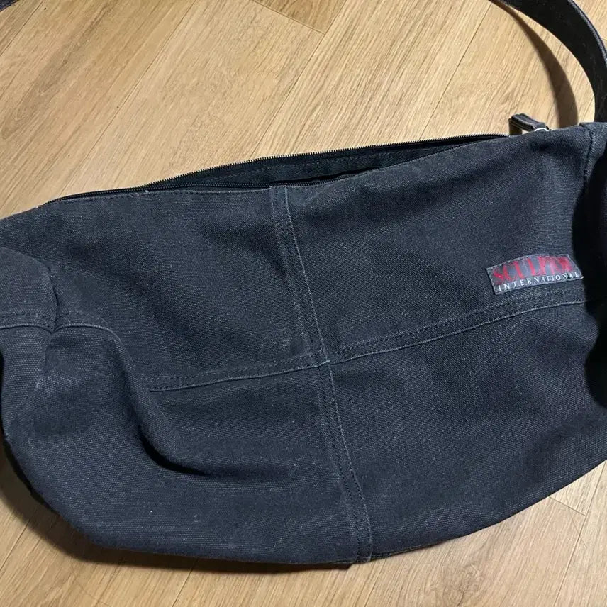 [BUNJANG] Sculptor Denim Duffle Bag / 스컬프터 데님 더플백