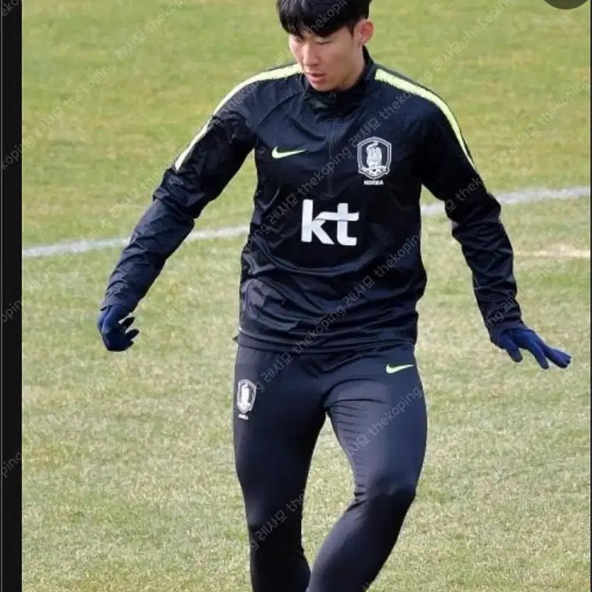 [BUNJANG] KBA 2018-2020 National Team Shield Top (Large) - New / 18-20 국가대표 국대 쉴드탑 검형 라지 새상품 판매
