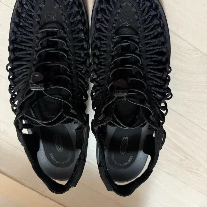 [BUNJANG] KIN Unique Black Adjustable Strap Sandals / 킨 유니크 블랙