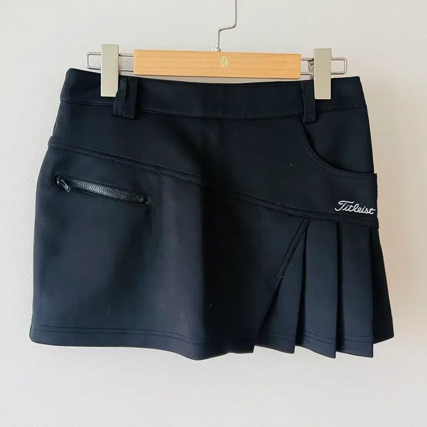 [BUNJANG] Titleist Black Pleated Golf Skirt (Size S) / [정품] 타이틀리스트 블랙 플리츠 골프스커트 (S사이즈) / 필드 필수템! 핏 대박