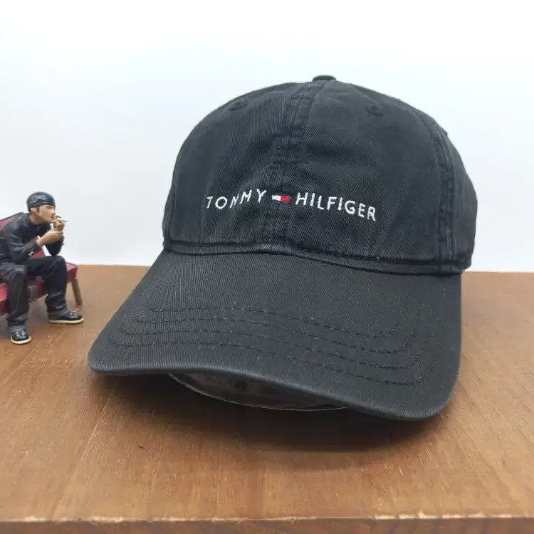 [BUNJANG] Tommy Hilfiger Vintage Classic Flag Logo Washed Cotton Baseball Cap Black / 타미힐피거 빈티지 클래식 플래그 자수 로고 워싱 코튼 볼캡 야구 모자 블랙