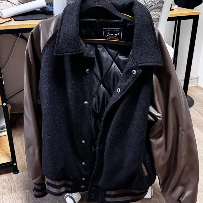 [BUNJANG] Leather Raglan Varsity Jacket (Black/Brown) / 레더 레글런 바시티 자켓 4종 블랙 YHOT2461