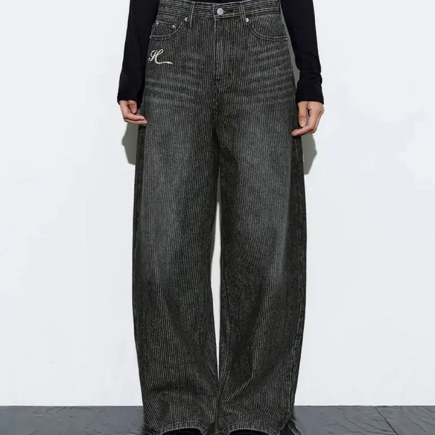 [BUNJANG] Helene Paris Corduroy Stripe Denim Pants Washed Black / 헬레네파리스 코듀로이 스트라이프 데님