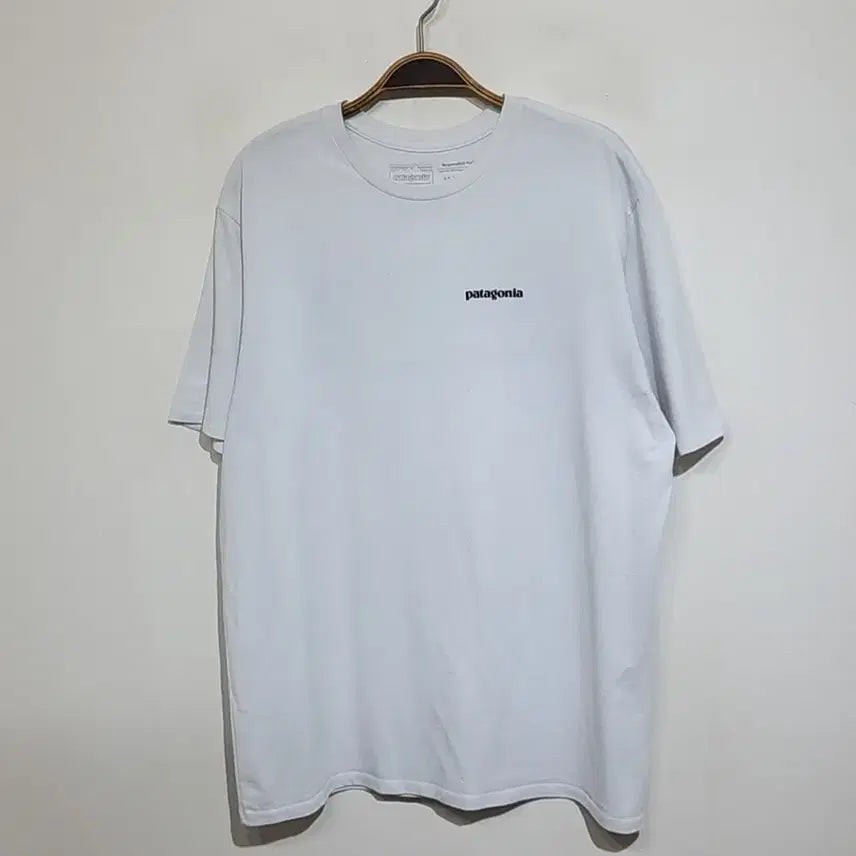[BUNJANG] Patagonia Short Sleeve T-Shirt White Big Logo Round Neck / (L) 파타고니아 반팔티 화이트 빅로고 라운드 티셔츠