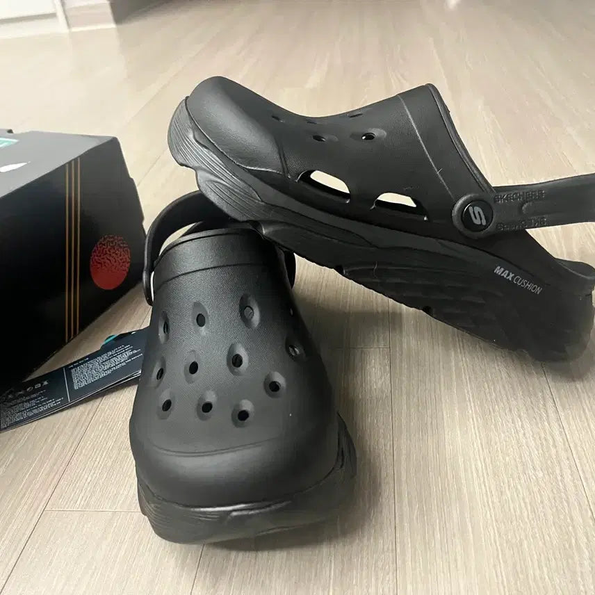 [BUNJANG] Skechers Max Cushioning Eco Clog Black 260 New / 스케쳐스 클로그 맥스쿠셔닝 에코 올검  260 새제품