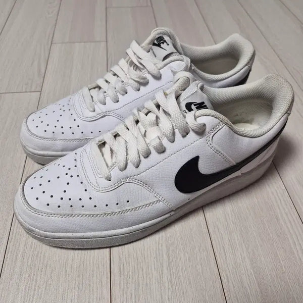 [BUNJANG] Nike Court Vision Low Next Nature Men's Sneakers - White/Black, Size 260 / 나이키 스니커즈 코트 비전 로우 넥스트 네이처 남성용 운동화 사이즈2601980년대 클래식 농구 스타일에서 영감을 받은 디자인으로, 지속 가능성을 위해 중량 기준 20% 이상