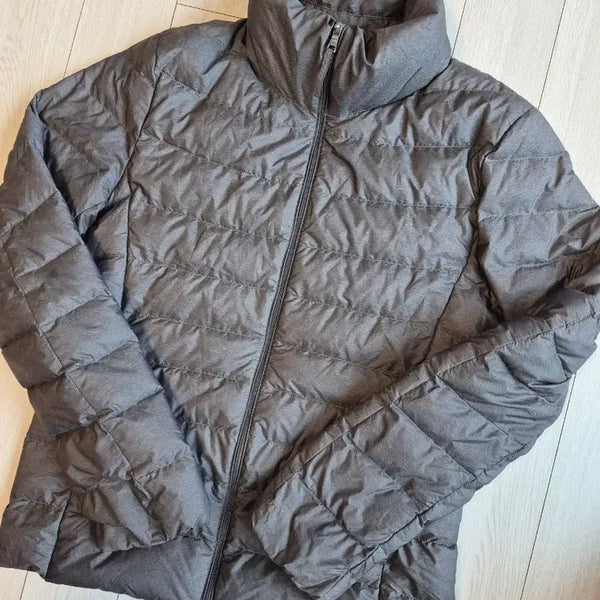 [BUNJANG] Uniqlo Women's Ultra Light Down Jacket Size M / 새상품급) 유니클로(UNIQLO)의 여성용 울트라 라이트 다운 자켓 경량패딩 사이즈m유니클로(UNIQLO)의 여성용 울트라 라이트 다운 자켓(Ultra Light Down Ja
