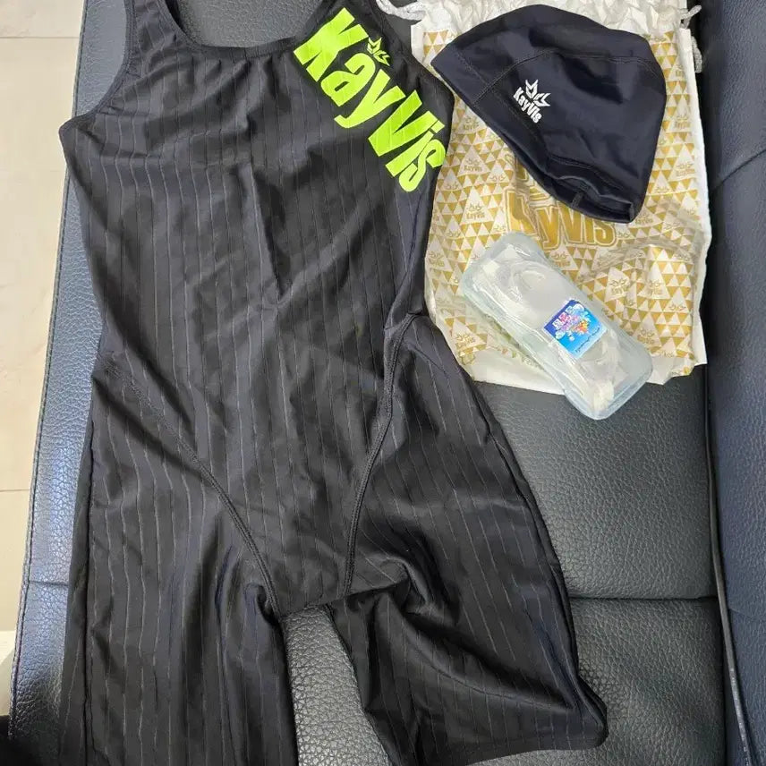 [BUNJANG] Kayvis Swimsuit Set with Cap and Goggles / Kayvis 수영복 세트 (수영모, 고글 포함)
