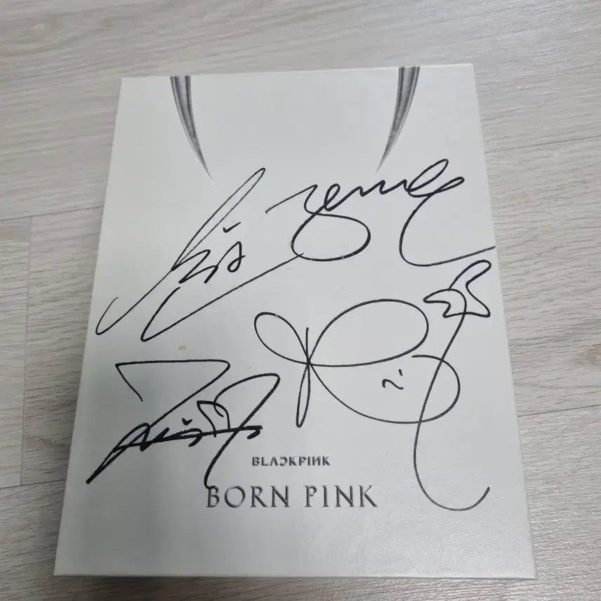 [BUNJANG] BLACKPINK Born Pink Limited Edition Autographed Album / 블랙핑크 BORN PINK 초도 한정 친필 사인 앨범