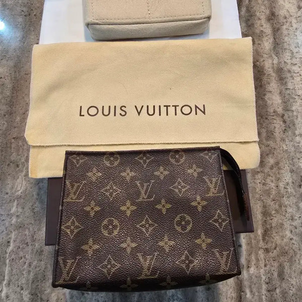 [BUNJANG] Louis Vuitton Monogram Toilet Pouch 19 with Inner Bag and Dust Bag / [정품] 루이비통 모노그램 토일레트리 파우치 19 (이너백/더스트백 포함)