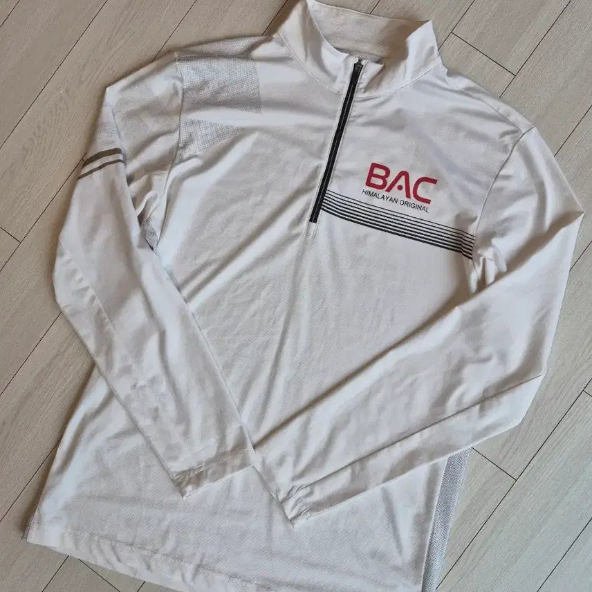 [BUNJANG] Black Yak BAC Baegun Functional Half-Zip Long-Sleeve Hiking T-Shirt (Size 100L) / 새상품급) 블랙야크 BAC 백운 티셔츠 기능성 하프집업 등산 긴팔티 사이즈100L블랙야크 BAC 백운 티셔츠는 블랙야크알파인클럽(BAC) 에디션으로 출시된 기능성 등산복 상의입