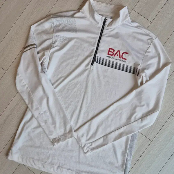 [BUNJANG] Black Yak BAC Baegun Functional Half-Zip Long-Sleeve Hiking T-Shirt (Size 100L) / 새상품급) 블랙야크 BAC 백운 티셔츠 기능성 하프집업 등산 긴팔티 사이즈100L블랙야크 BAC 백운 티셔츠는 블랙야크알파인클럽(BAC) 에디션으로 출시된 기능성 등산복 상의입