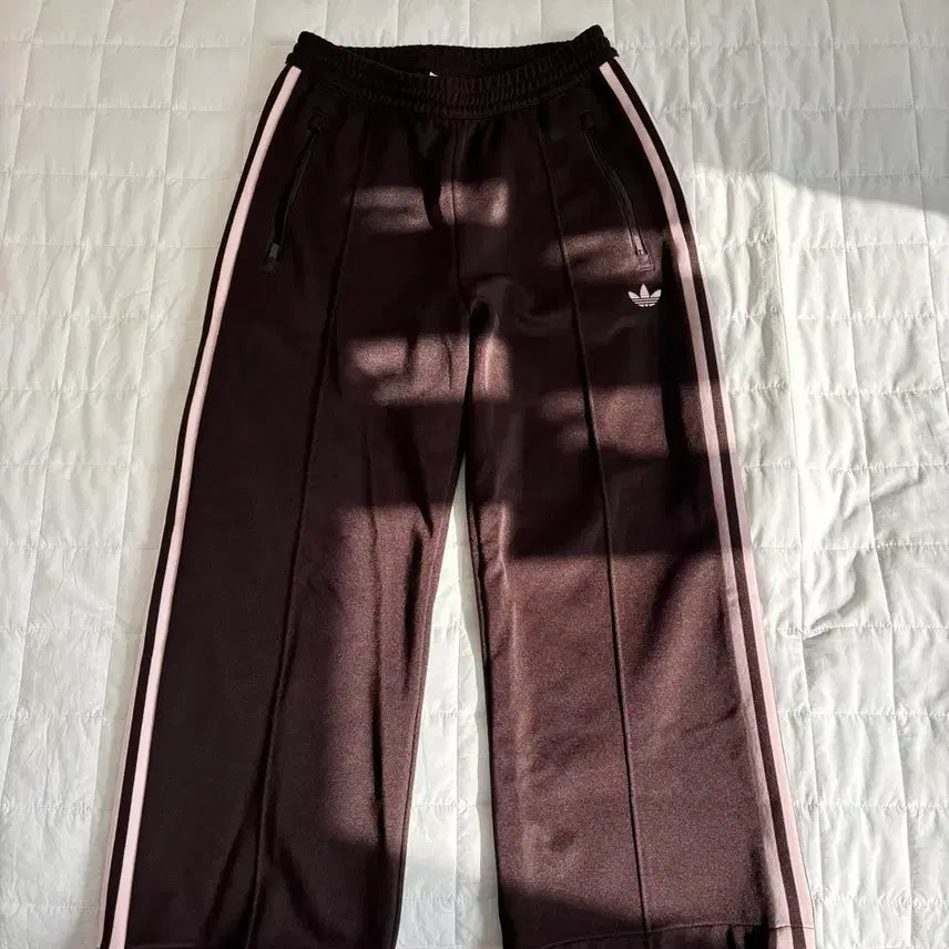[BUNJANG] Adidas Classic Track Pants Aura Coffee Sand Pink KD3749 / 아디다스 클래식 트랙 팬츠 아우라커피 샌드핑크 KD3749