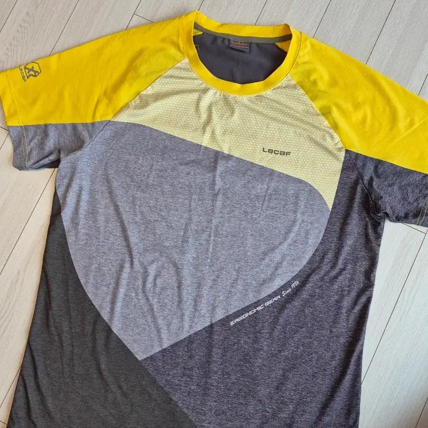 [BUNJANG] Lecaf Men's Basic Functional Round Neck T-shirt Size 100L / 새상품급) 르까프 남성 베이직 기능성 라운드넥 반팔티 사이즈100L시원한 메쉬소재의 원단을 사용흡습속건의 기능성 홑 겹 라운드 티셔츠중고라 어느정도 사용감은 이해하나 하