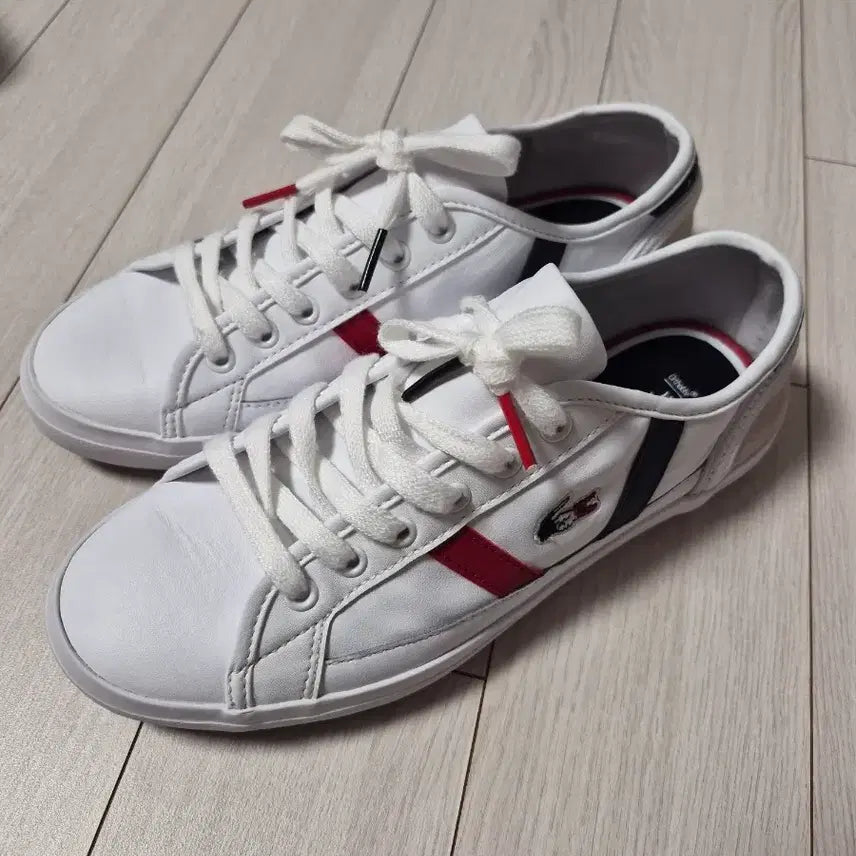 [BUNJANG] Lacoste Sideline TRI 2 Sneakers White Navy Red Stripe / 라코스테 스니커즈 사이드라인 TRI 2 (7-39CMA0045-407) 운동화 UK4 (230~235mm)화이트 어퍼에 네이비와 레드 컬러의 사이드 스트라이프, 그리고 악어 로