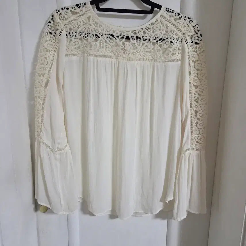 [BUNJANG] LOFT Sheer Lace Blouse / LOFT(로프트) 시스루 레이스 블라우스