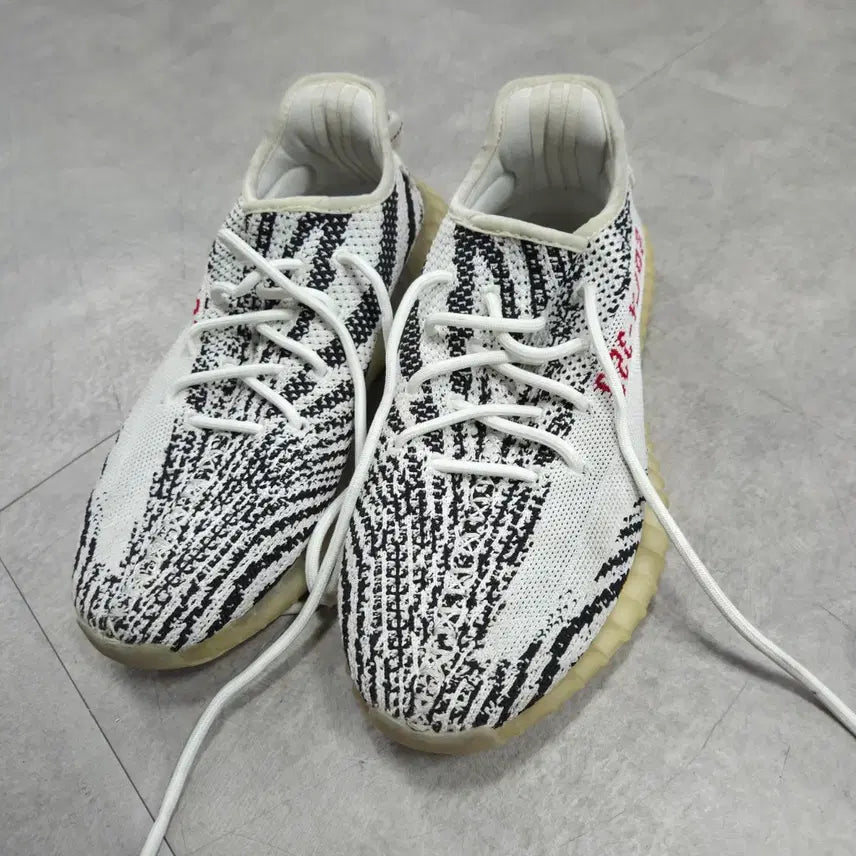 [BUNJANG] Adidas Yeezy Boost 350 V2 Zebra US 8.5 / 아디다스 이지부스트 350 V2 지브라 265
