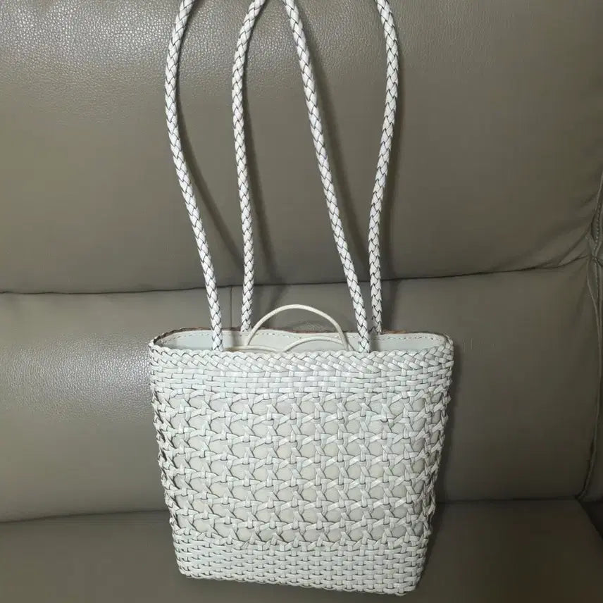 [BUNJANG] White Twist Tote Bag / 화이트 꼬임 토트백