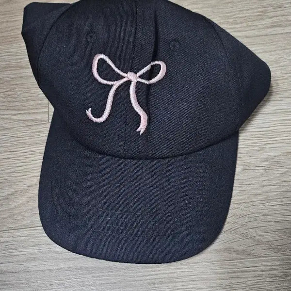 [BUNJANG] Ribbon Embroidery Ball Cap (Black) / 리본 자수 볼캡 (블랙) 새거 팝니다