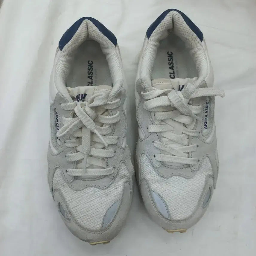 [BUNJANG] Archiclassic White Sneakers Women's US 6 / 아키클래식. 화이트 스니커즈 여 230