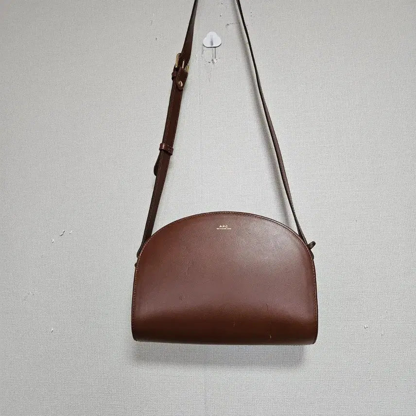 [BUNJANG] A.P.C. Half Moon Bag Brown / A.P.C. 하프문 백 브라운
