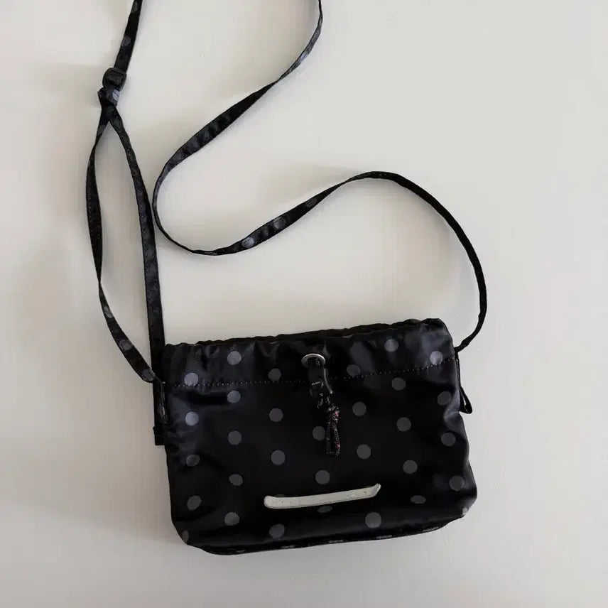 [BUNJANG] LOW CLASSIC String Mini Pouch Crossbody Bag - Dot Black / 로우로우 스트링 미니 도트 크로스백 가방 여행 복조리 여자 여성
