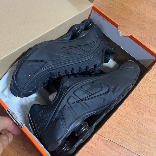 [BUNJANG] Nike Shox R4 Black Sneakers (Size 290) / 나이키 샥스 R4 블랙 290