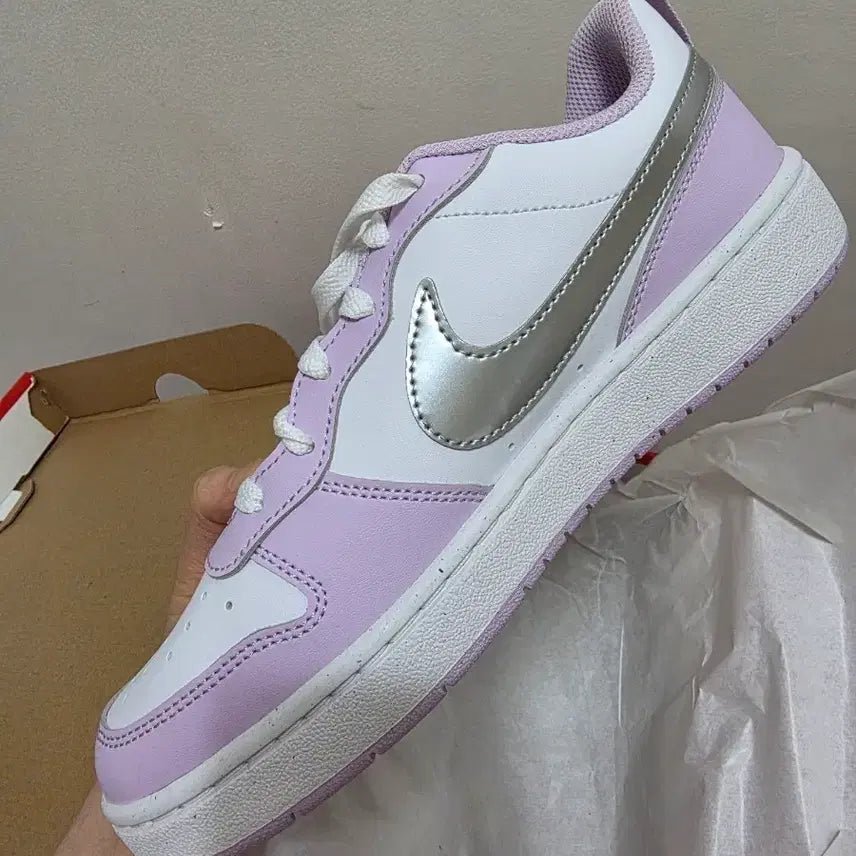 [BUNJANG] Nike Women's Sneakers (240mm) / 나이키운동화240새상품