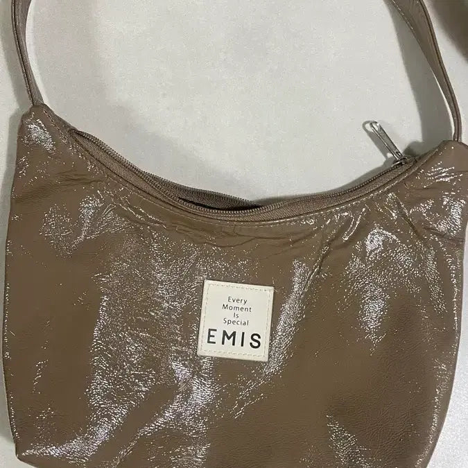 [BUNJANG] EMIS Enamel Shoulder Bag Brown / EMIS 에나멜 숄더백