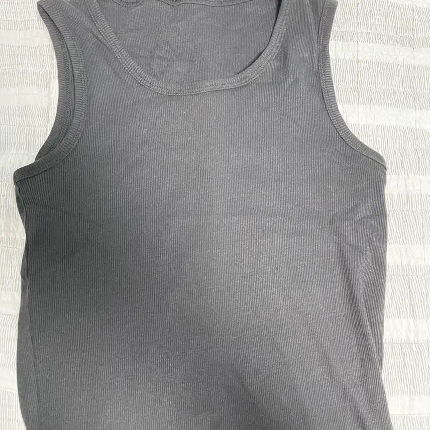 [BUNJANG] Black Sleeveless T-Shirt / 검은 민소매티