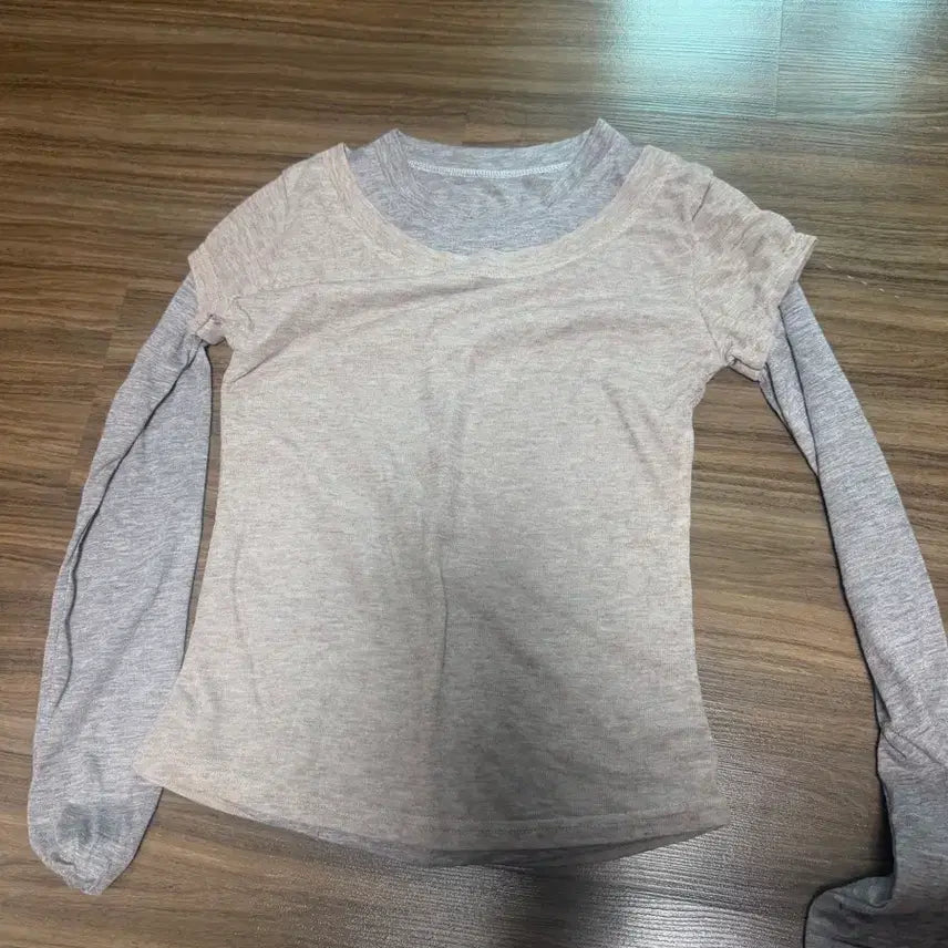 [BUNJANG] Layered Long-Sleeve T-Shirt - Beige/Gray / 새상품 레이어드 두겹 긴팔 티셔츠 베이지 그레이 여성