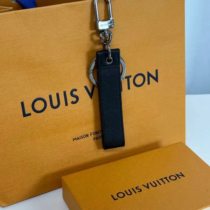 [BUNJANG] Louis Vuitton Shadow Dragonne Keychain / (당일출고) 루이비통 쉐도우 드라곤느 키링