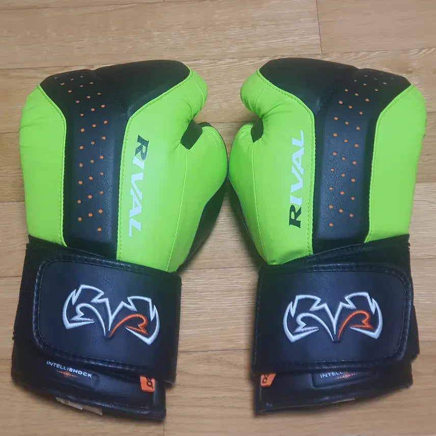 [BUNJANG] Rival RB10 Boxing Gloves Black/Fluorescent M / 라이벌 rb10 백글러브 팝니다