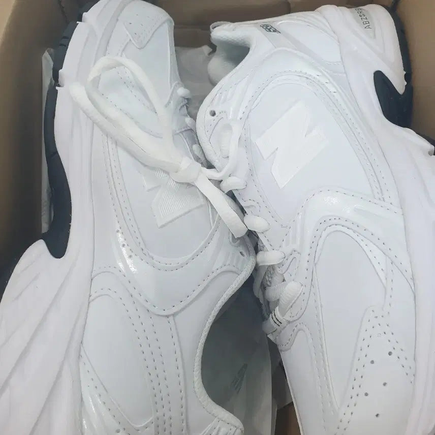 [BUNJANG] New Balance MR530ONW Sneakers / 뉴발란스 MR530ONW   240