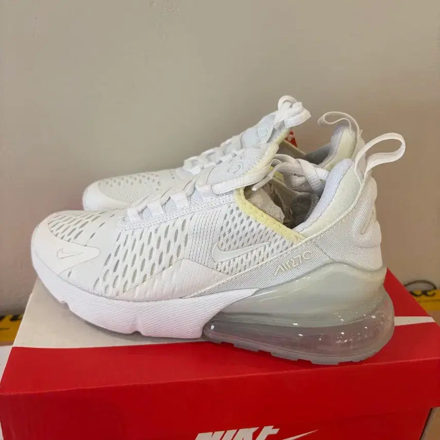 [BUNJANG] Nike Air Max 270 Sneakers / 나이키 에어맥스 270 새상품 변색 225 사이즈