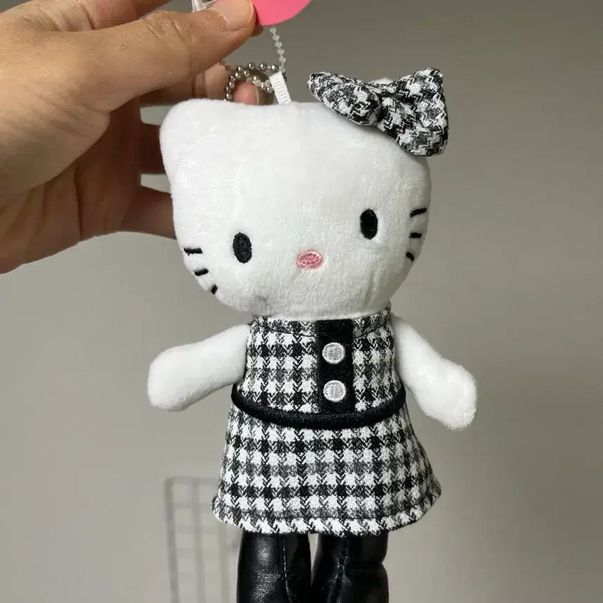 [BUNJANG] Sanrio Hello Kitty Plush Keychain / 산리오 헬로키티 인형 키링 택달림