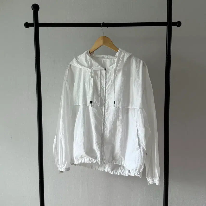 [BUNJANG] VOV White Hood Windbreaker Jacket / 21년 VOV 보브 화이트 후드 바람막이