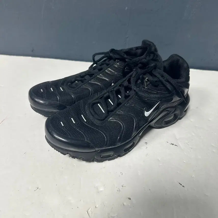 [BUNJANG] Nike Air Max Plus Triple Black Sneakers / 230 나이키 에어맥스 플러스 트리플블랙 스니커즈