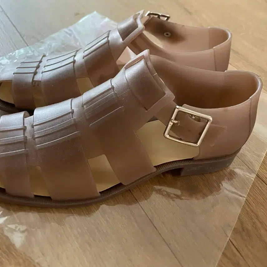 [BUNJANG] COS Fisherman Jelly Shoes - Brown, Size 36 / COS 피셔맨 젤리 슈즈 36 브라운