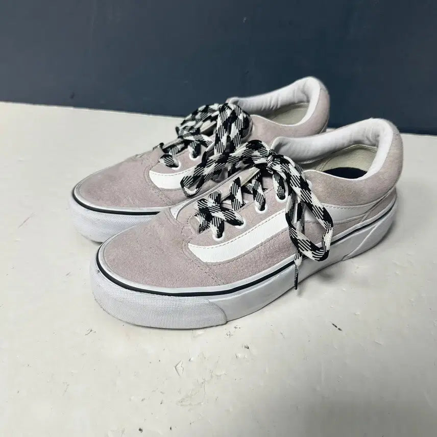 [BUNJANG] Vans W-Shape Suede Sneakers / 250 반스 W 쉐입 니 스웨이드 스니커즈