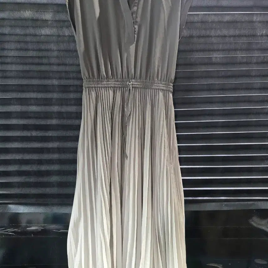 [BUNJANG] Club Monaco Sleeveless Dress / 클럽모나코 민소매 원피스 (0)
